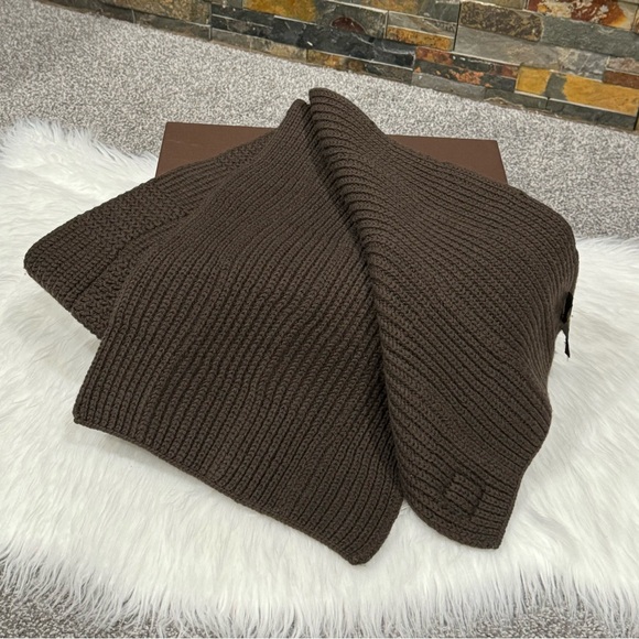 Louis Vuitton Damier Ebene Wool Scarf - Picture 5 of 13